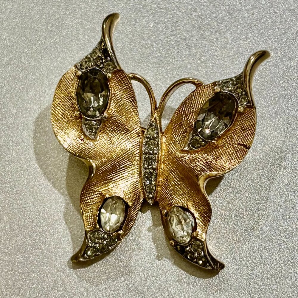 VINTAGE CROWN TRIFARI BUTTERFLY BROOCH